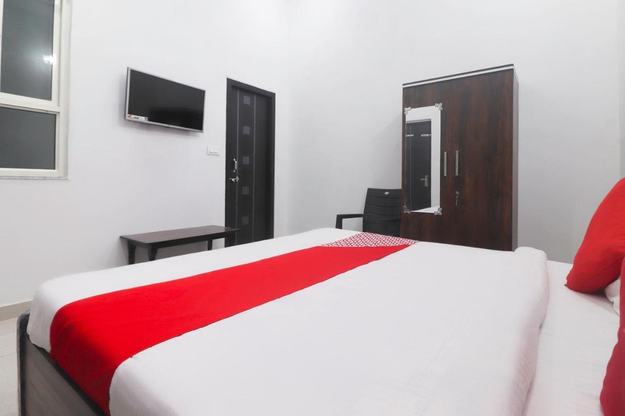 Oyo 67215 Shri Hit Radha Bhawan Hotel Vrindāvan Buitenkant foto
