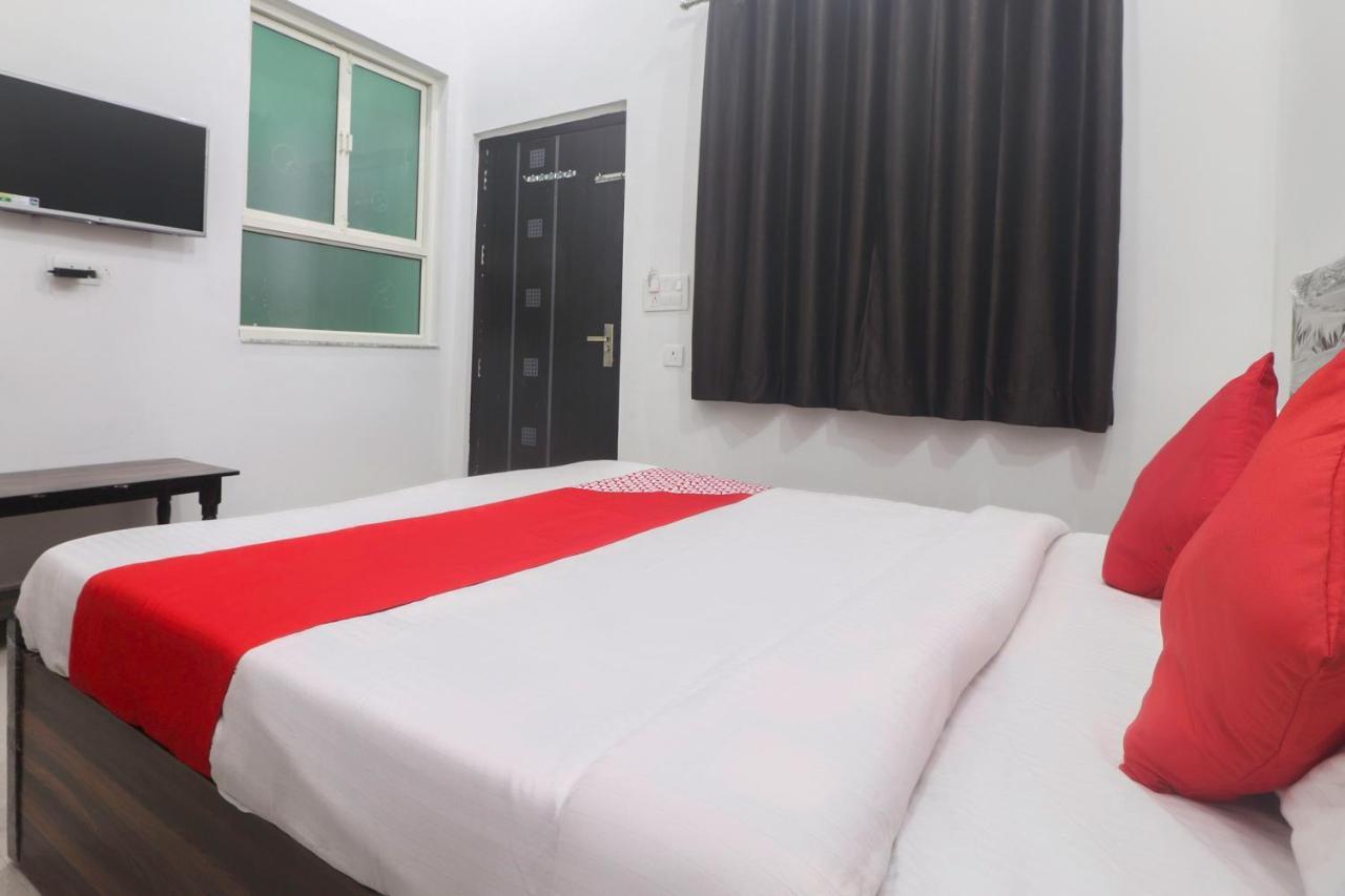 Oyo 67215 Shri Hit Radha Bhawan Hotel Vrindāvan Buitenkant foto