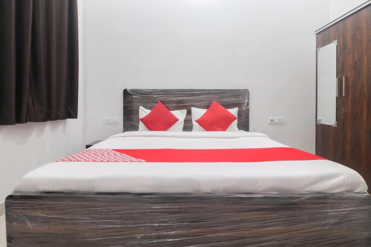 Oyo 67215 Shri Hit Radha Bhawan Hotel Vrindāvan Buitenkant foto