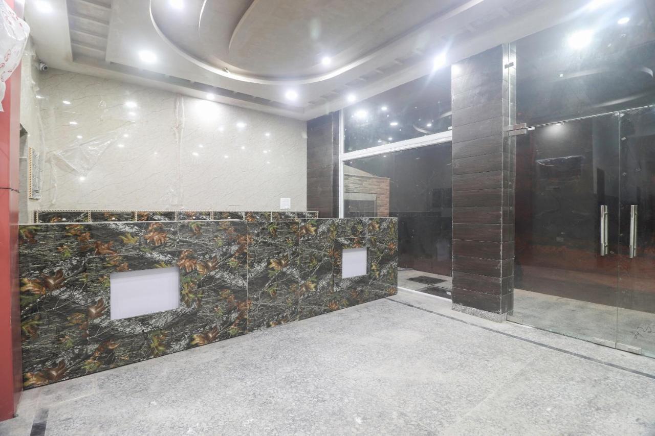 Oyo 67215 Shri Hit Radha Bhawan Hotel Vrindāvan Buitenkant foto