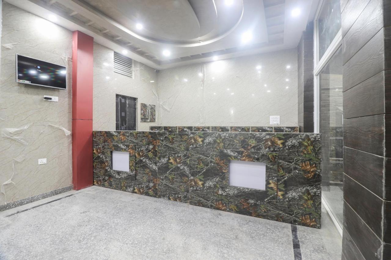 Oyo 67215 Shri Hit Radha Bhawan Hotel Vrindāvan Buitenkant foto