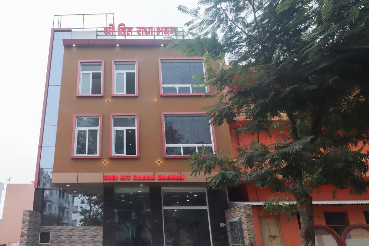 Oyo 67215 Shri Hit Radha Bhawan Hotel Vrindāvan Buitenkant foto